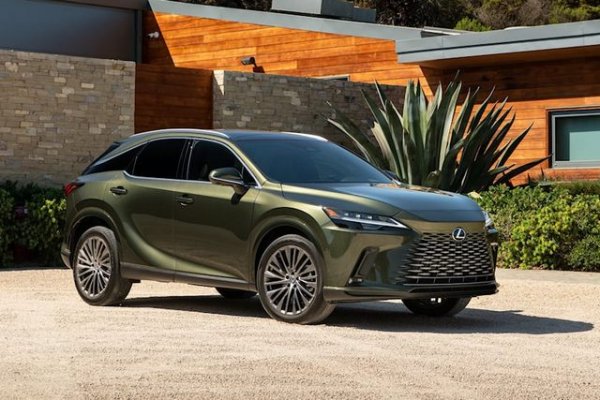 Ди Каприо е от заможните актьори в Холивуд, но за него се пише, че очевидно не е прахосник. Ето още един хибрид при избора му - Lexus RX Hybrid.